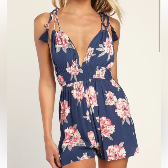 Lulu’s blue Floral Romper - Picture 3 of 6